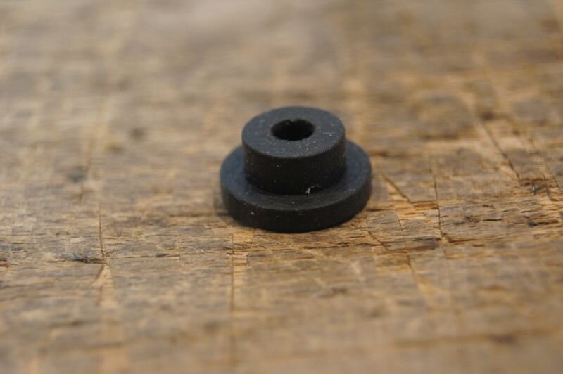 rubber bushing choke to carb 190/220S/SB, 10,71