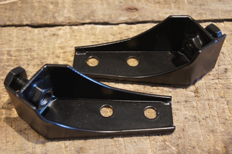 bracket ( set ) for horn mounts R113, 202,30