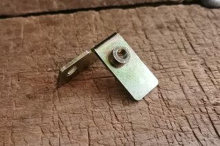bracket, oil pipe M130 up to engine