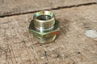 Schraubstutzen Heizungsanschluss an Zylinderkopf Ponton/190SL