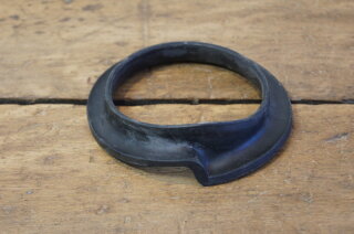 rubber under rear spring W108-113