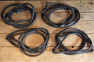 door seal set ( 4 pcs. ) W114 / 115 sedan - repro