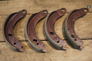 set of brake shoes, rear 50mm steel early Ponton (in exchange)