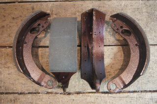 set of brake shoes, rear 65mm steel Ponton, 190SL, W110, W111, W113 ( in exchange )