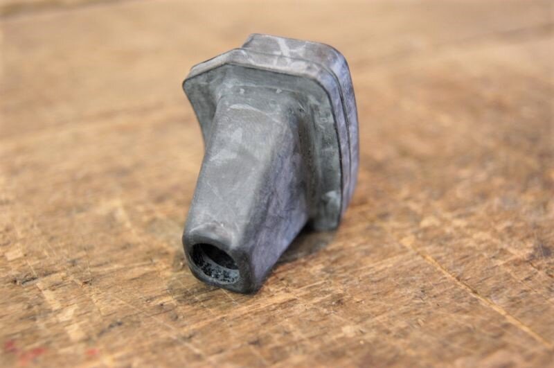 rubber grommet rear brake cable LH, 9,52