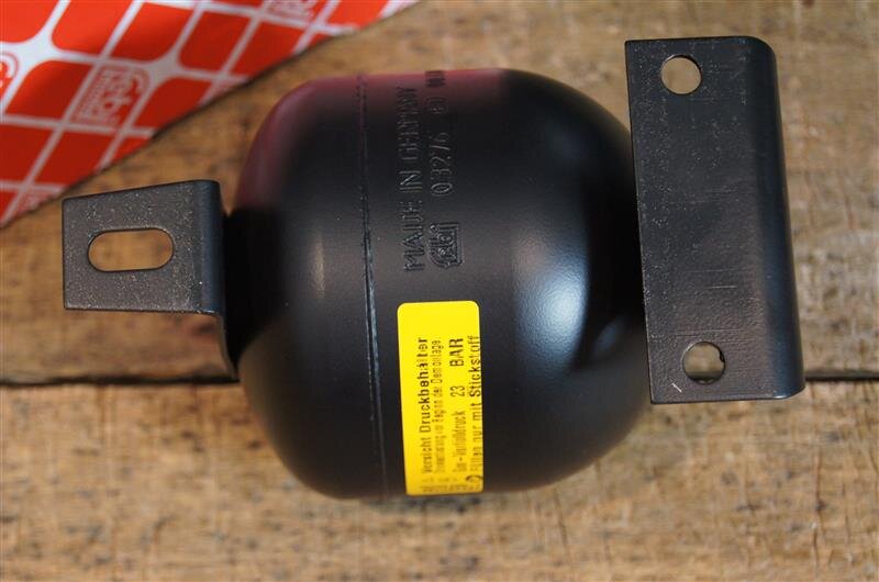 rear Suspension selfleveling unit W123/W116, 99,96