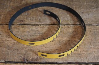 rubber pad under front grille  W114 / W115 1st series