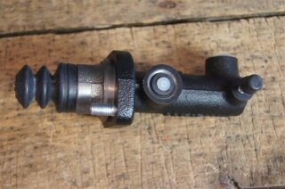 clutch master cylinder W114 / W115 RHD 