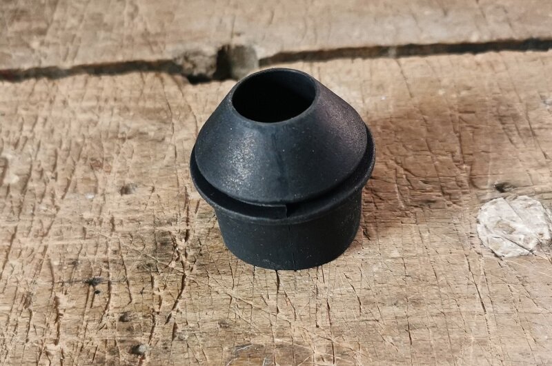 rubber grommet water drain trunk (2pcs) 108/109, 45,22